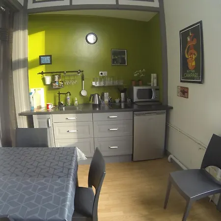 Abri Du Passant Bed & Breakfast 3*