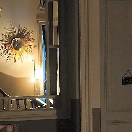 Abri Du Passant Bed & Breakfast 3*