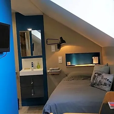 Abri Du Passant Bed & Breakfast