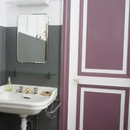 Abri Du Passant Couette-café 3*